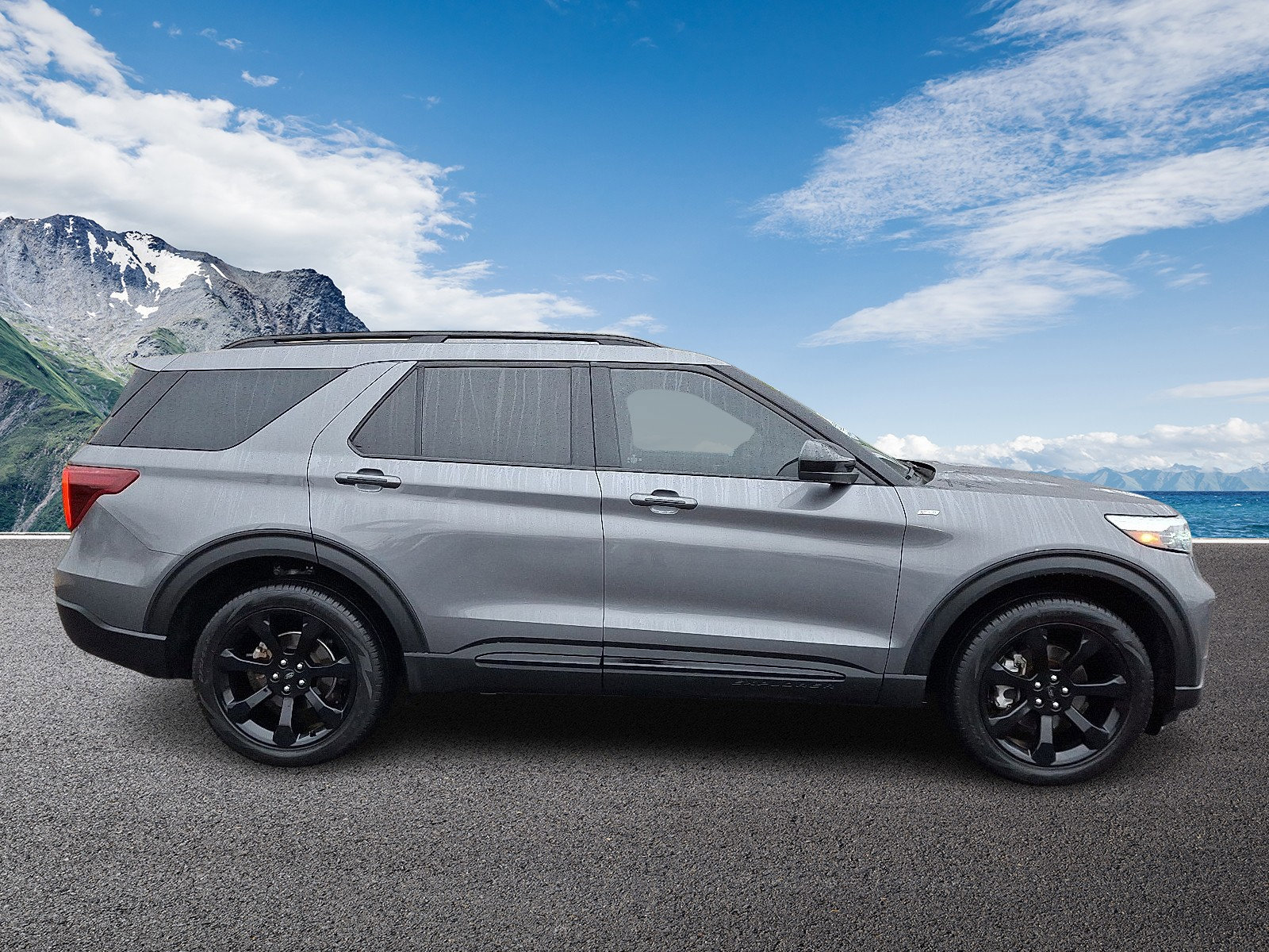 Certified 2022 Ford Explorer ST-Line w/ Class IV Trailer Tow Package image 7