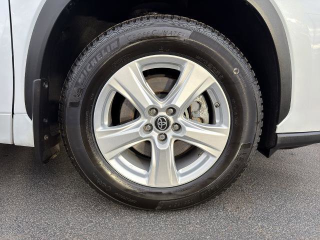 Used 2023 Toyota Highlander LE image 6