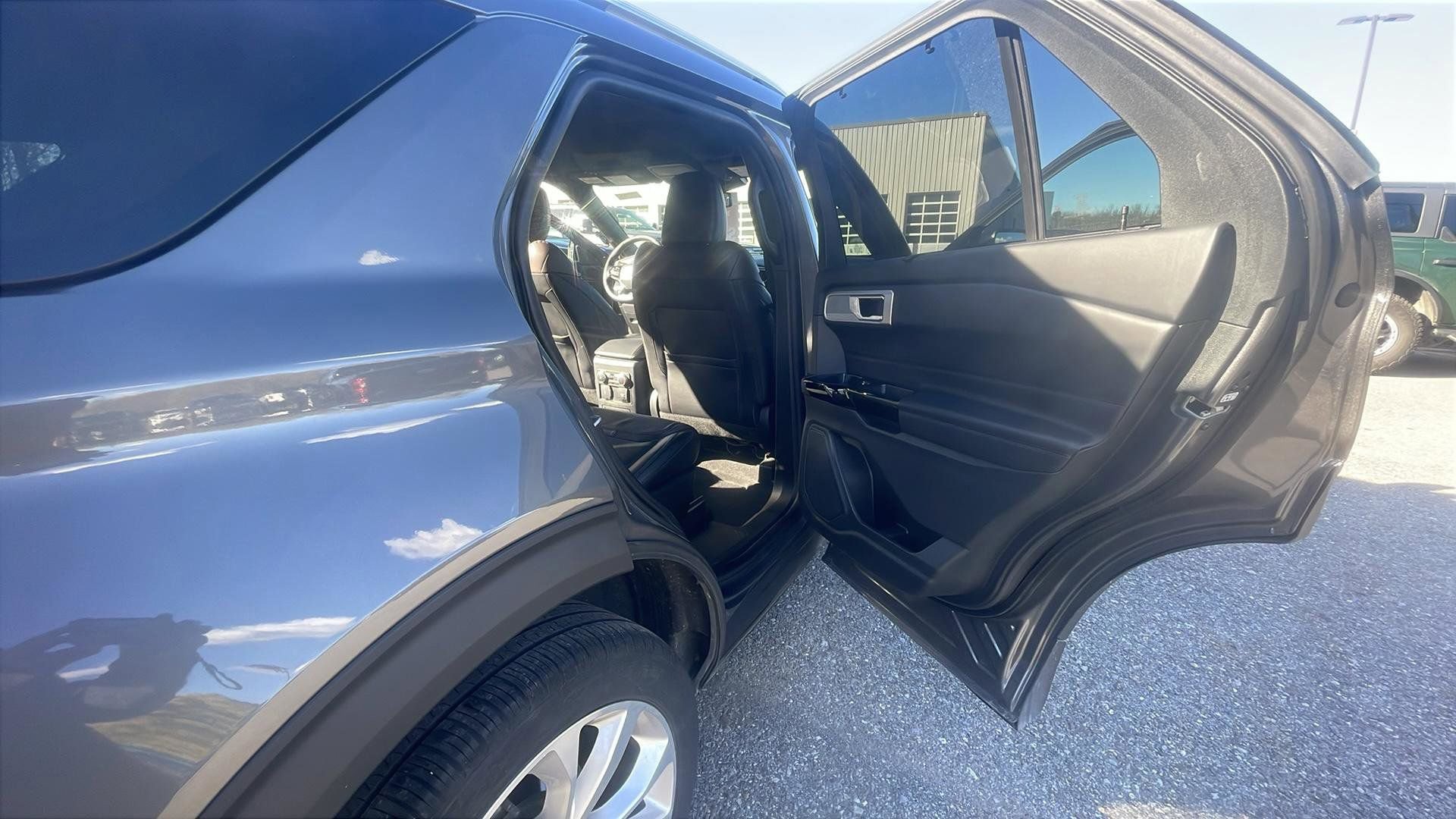 Certified 2023 Ford Explorer Platinum w/ Class IV Trailer Tow Package image 18