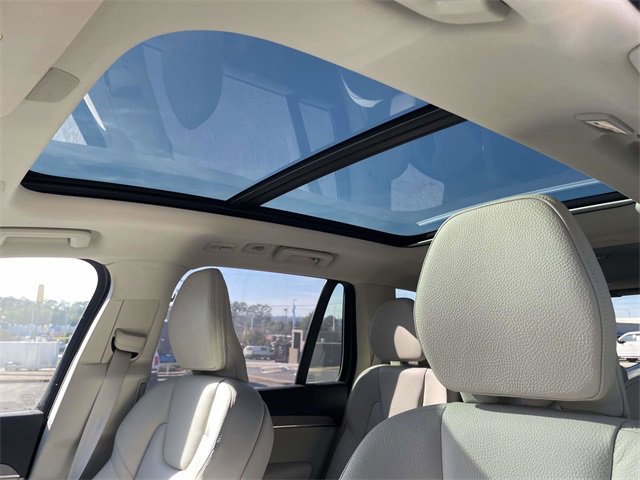 Used 2024 Volvo XC90 B5 Plus w/ Protection Package Premier image 18