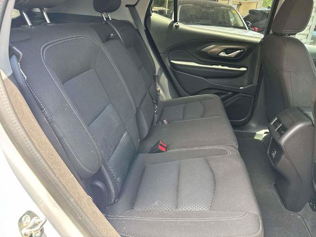 Used 2024 GMC Terrain SLE w/ Driver Convenience Package FWD image 9