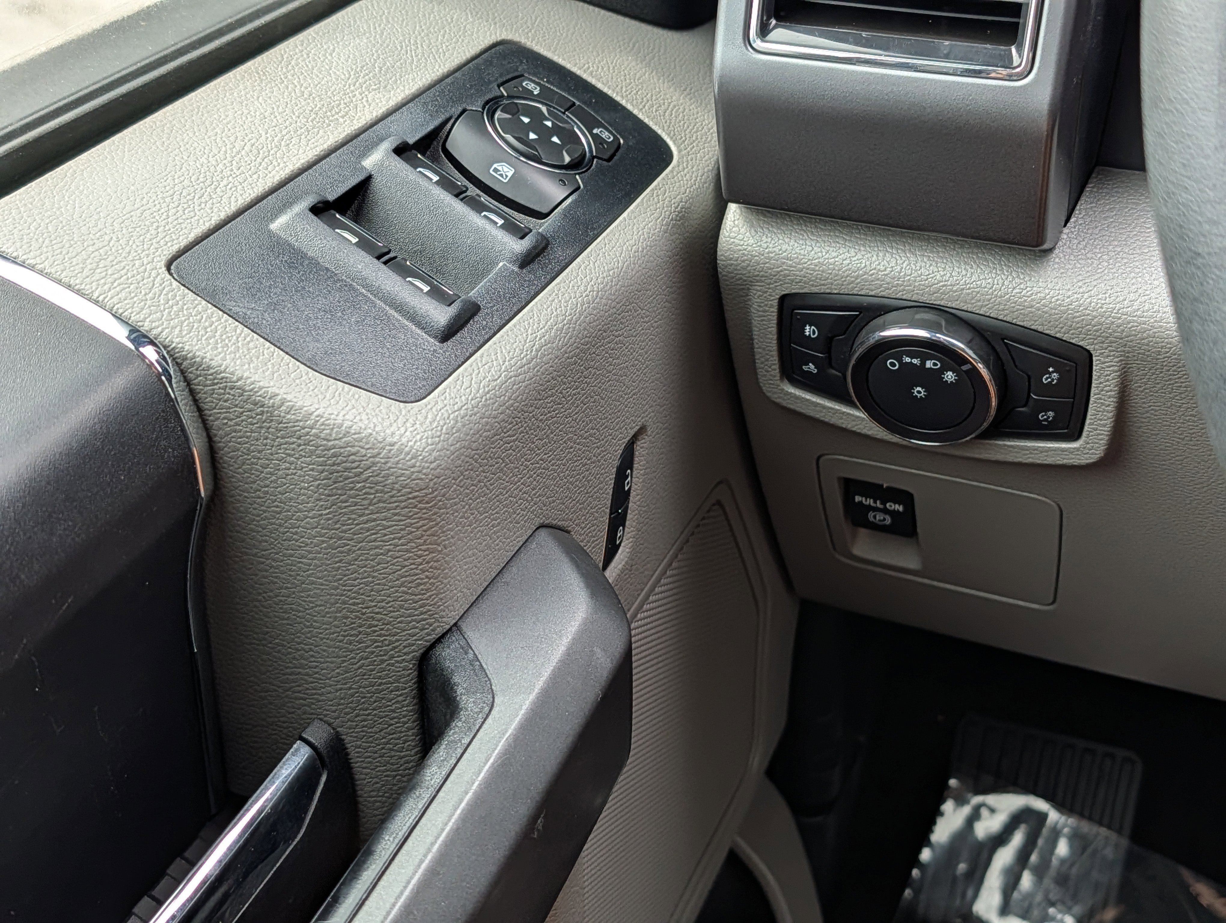 Certified 2017 Ford F150 XLT RWD image 17