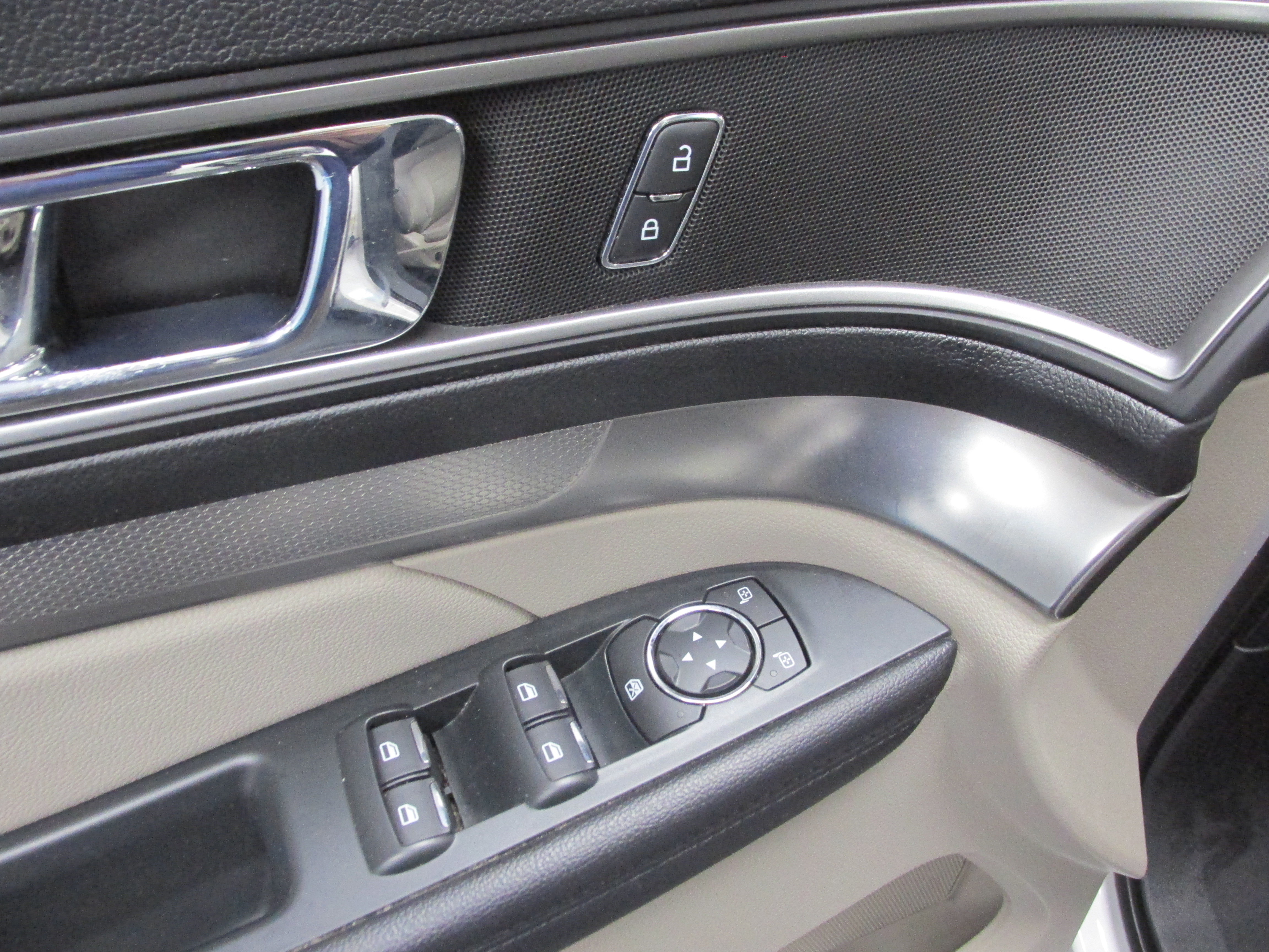 Certified 2019 Ford Explorer XLT w/ Equipment Group 201A image 34