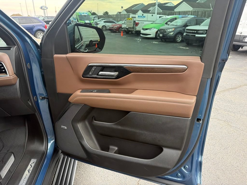 Used 2025 Chevrolet Tahoe High Country AWD/4WD image 39