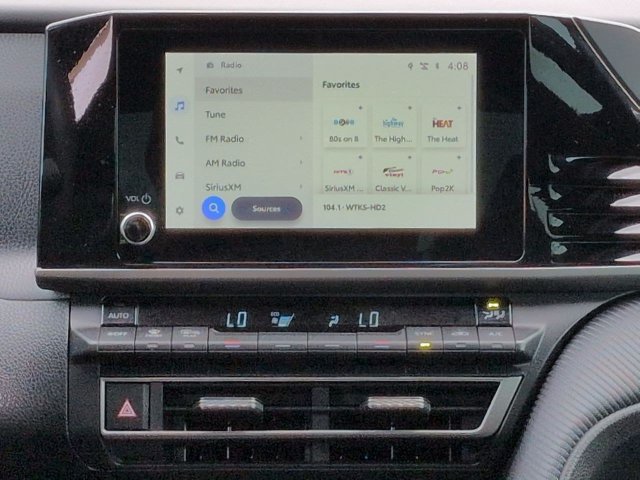 Used 2025 Toyota Camry SE w/ Convenience Package FWD image 17