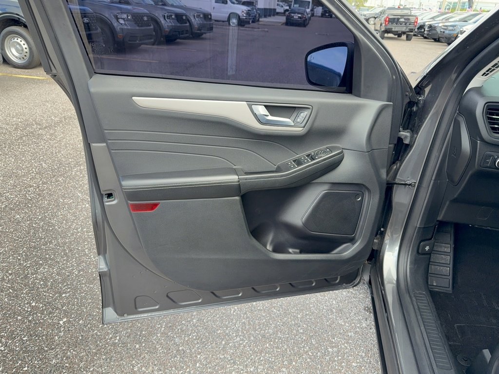 Certified 2022 Ford Escape SEL image 8