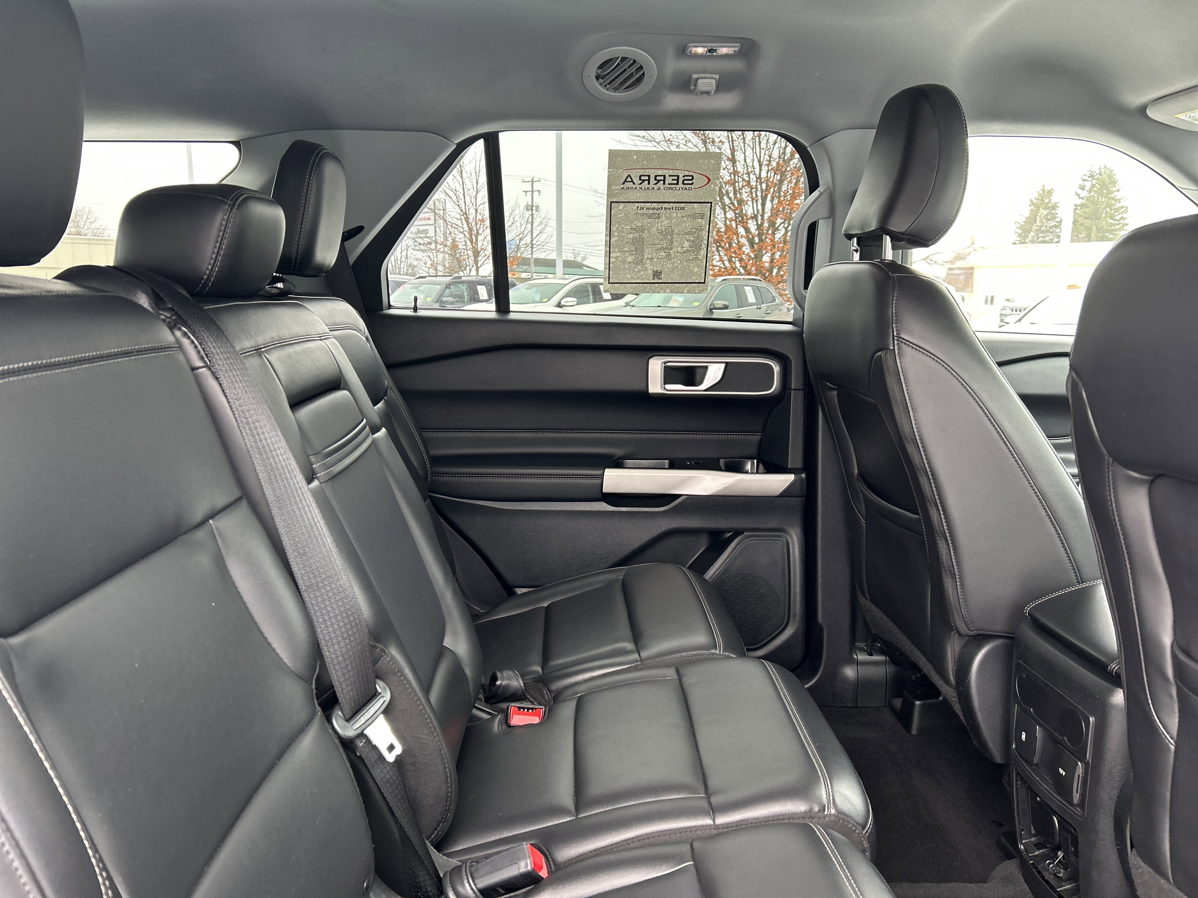 Certified 2022 Ford Explorer XLT w/ Equipment Group 202A image 11