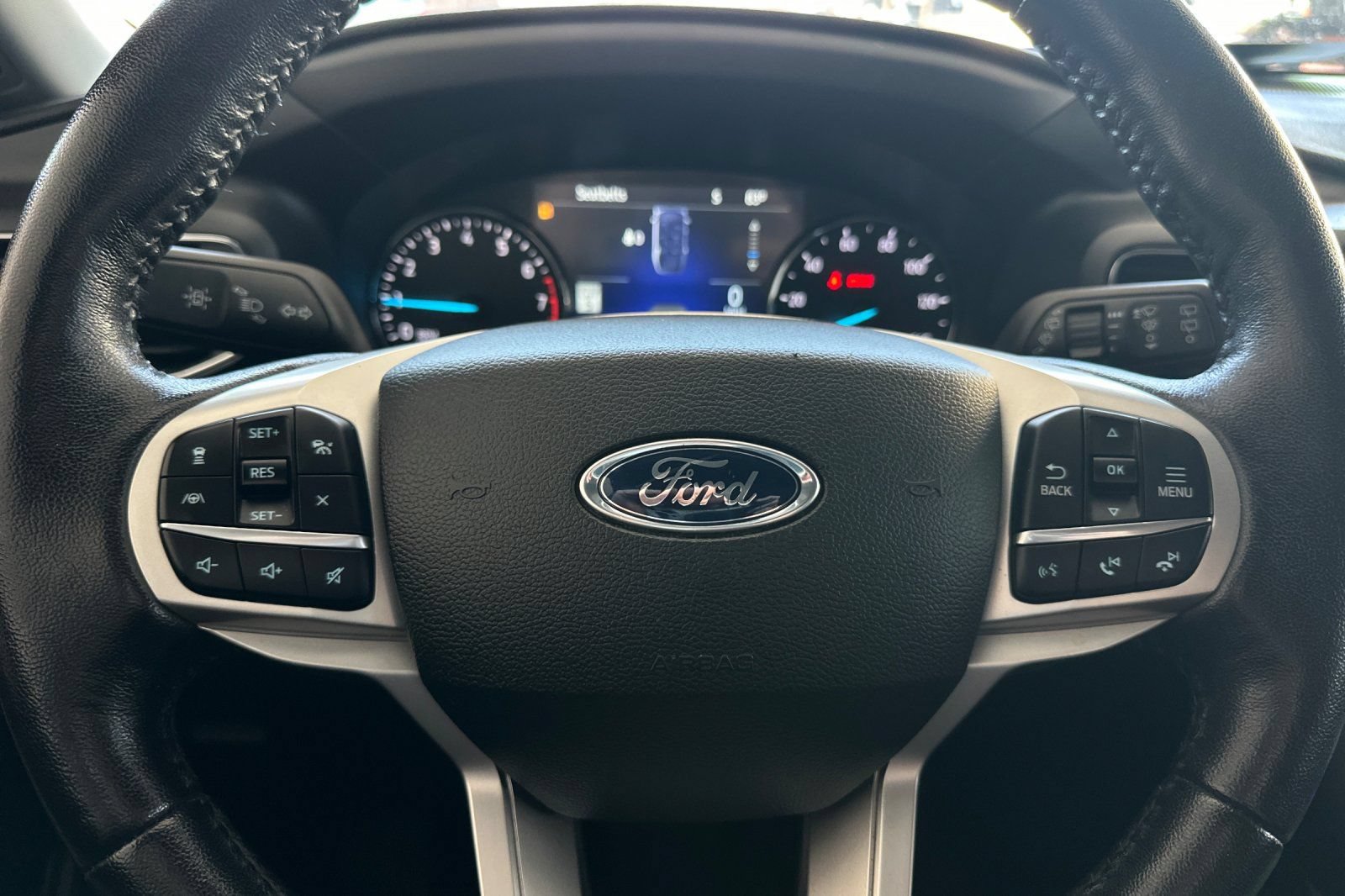 Certified 2023 Ford Explorer Limited w/ Equipment Group 301A AWD/4WD image 24