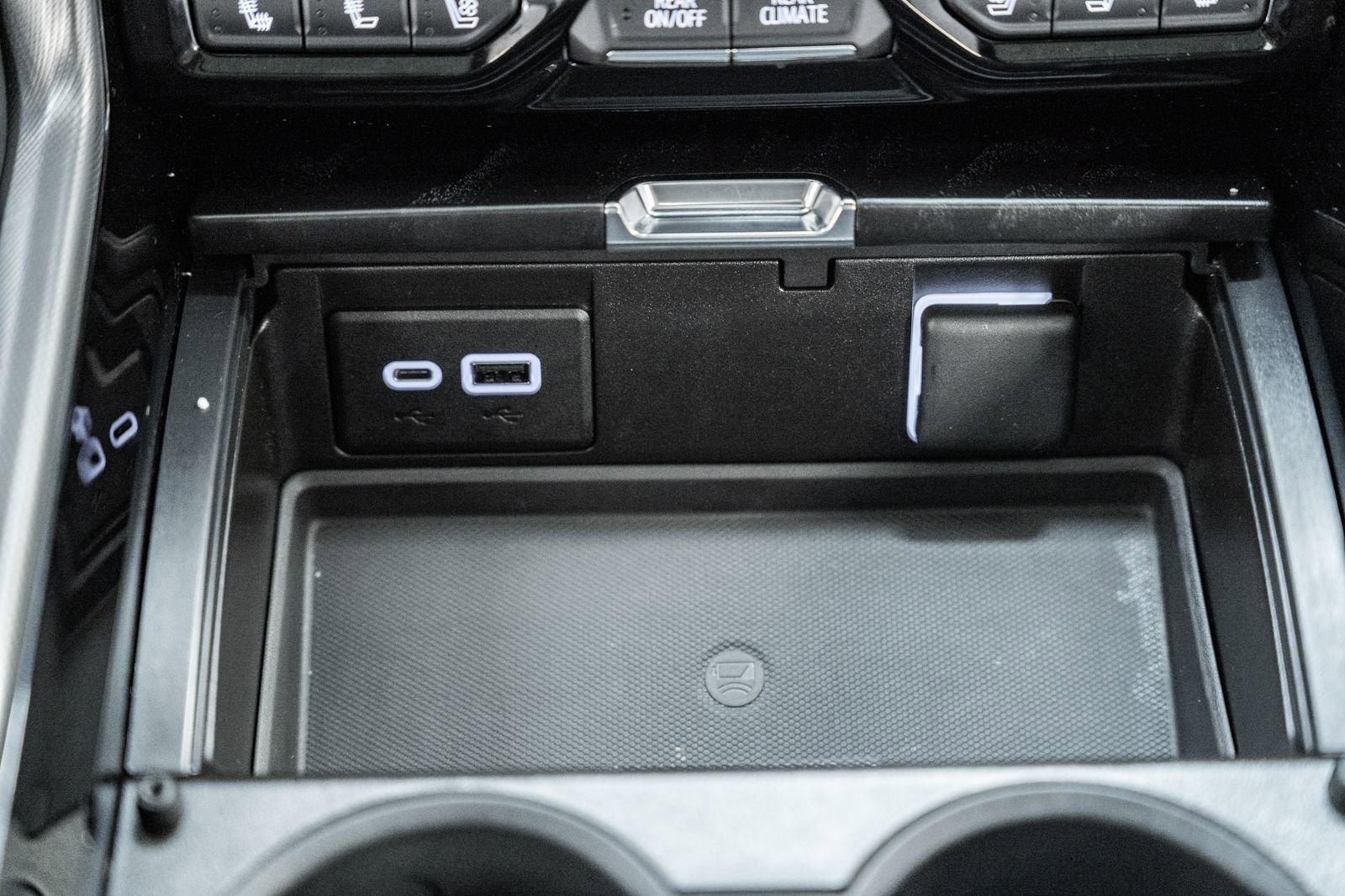 Used 2022 GMC Yukon Denali w/ Denali Premium Package AWD/4WD image 34