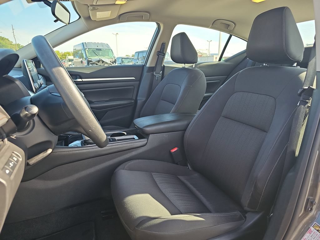Used 2023 Nissan Altima 2.5 SV FWD image 14