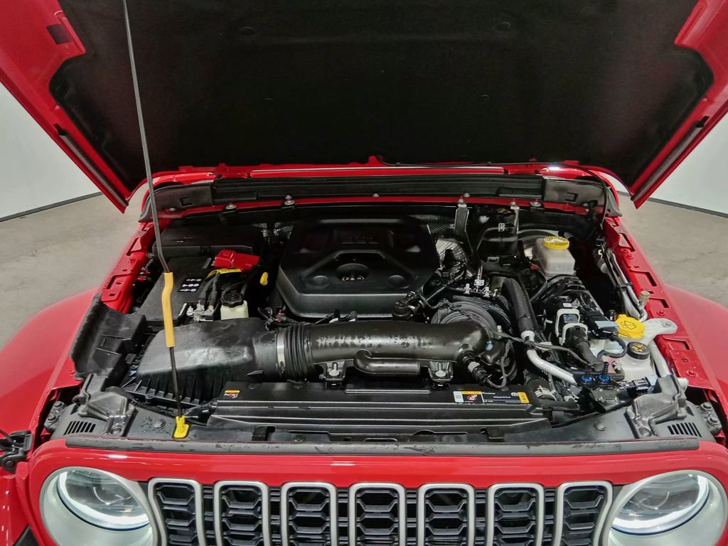 Used 2025 Jeep Wrangler Unlimited Sahara AWD/4WD image 10