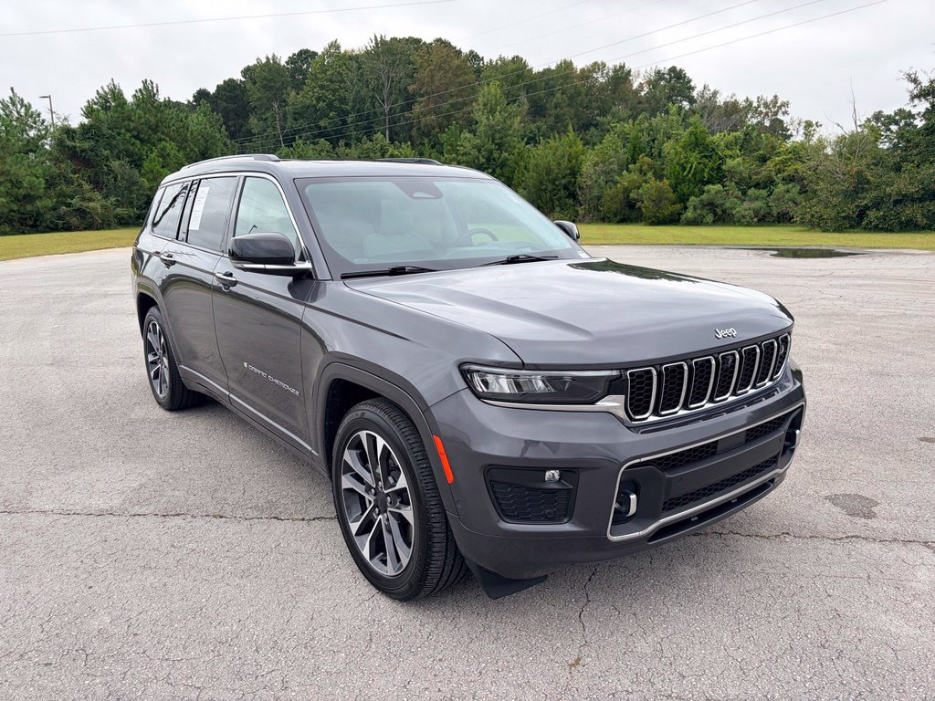 Used 2022 Jeep Grand Cherokee L Overland w/ Advanced Protech Group III AWD/4WD image 3