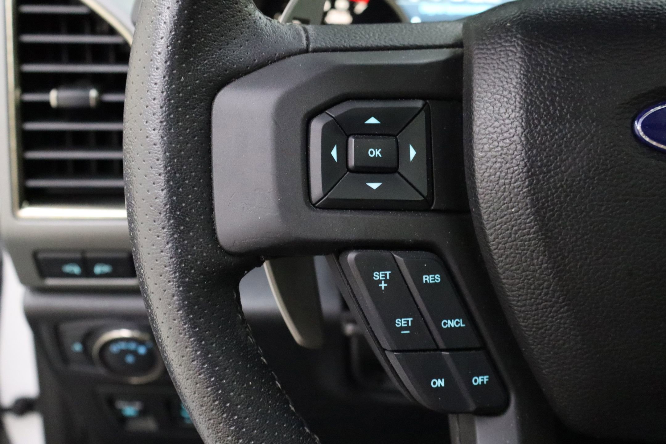 Certified 2020 Ford F150 Raptor w/ Equipment Group 801A Mid image 17