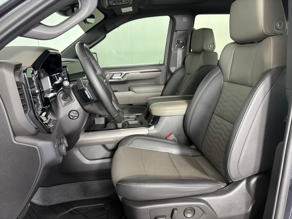 Used 2023 Chevrolet Silverado 1500 ZR2 w/ Technology Package AWD/4WD image 11