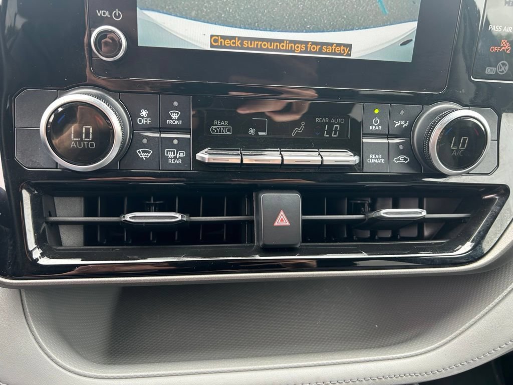 Used 2023 Toyota Highlander LE AWD/4WD image 26