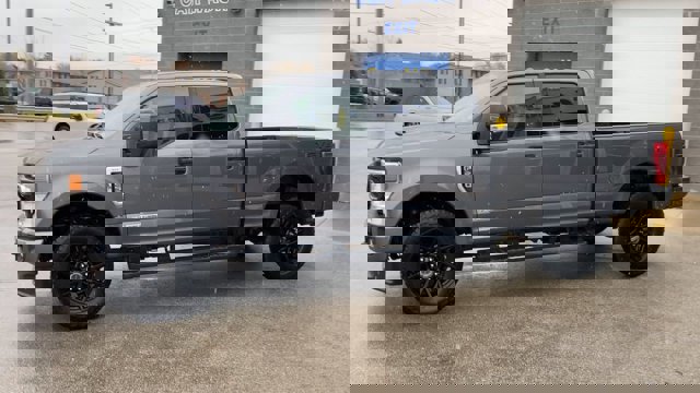 Certified 2022 Ford F250 XLT w/ Black Appearance Package image 6