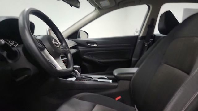 Used 2024 Nissan Altima 2.5 SV image 10