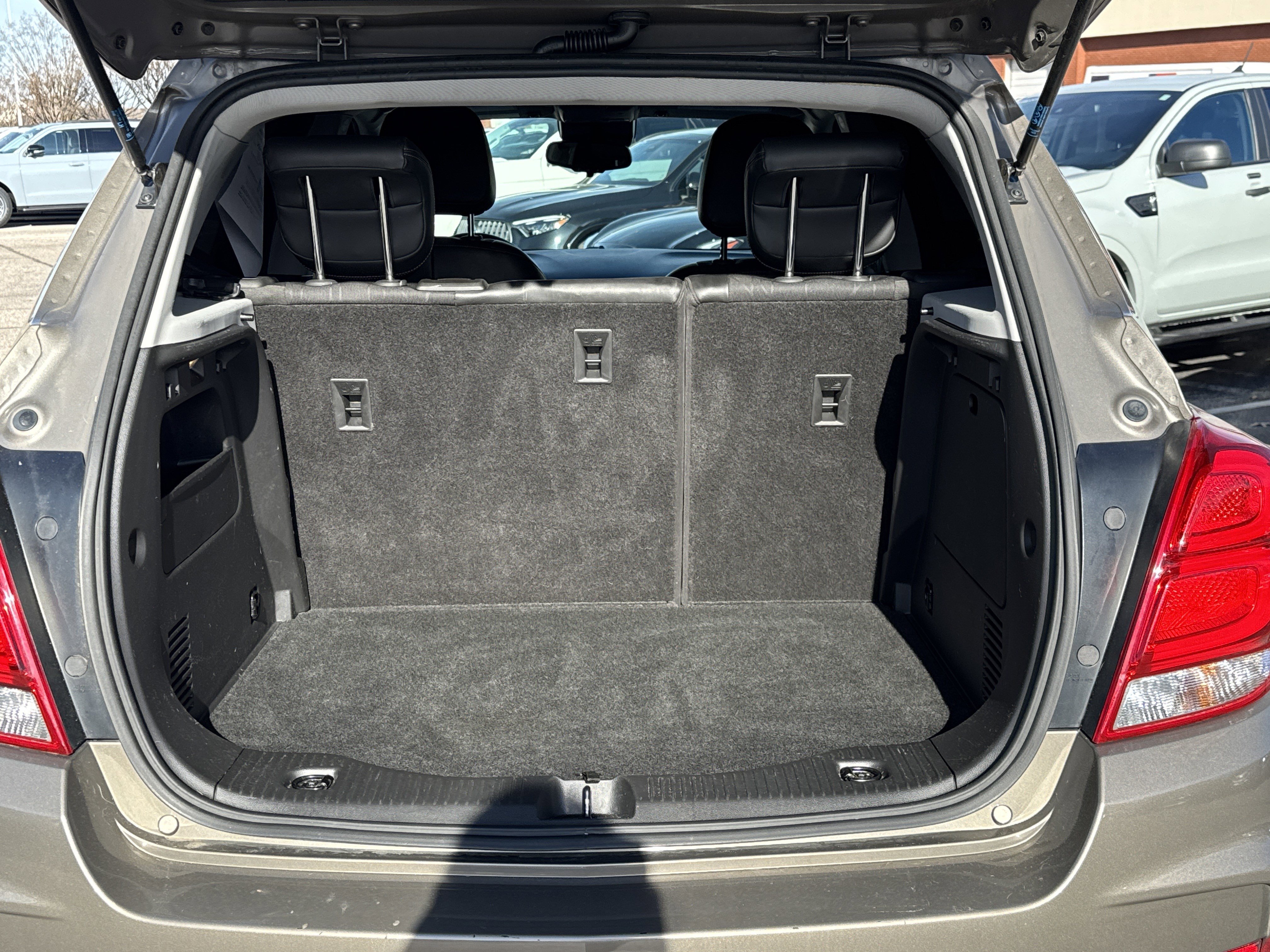 Used 2022 Chevrolet Trax LT w/ LT Convenience Package image 13