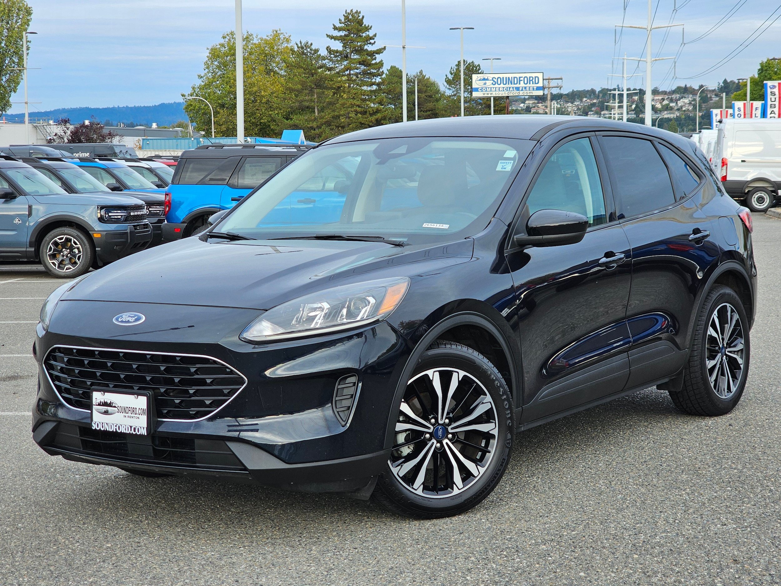 Certified 2021 Ford Escape SE w/ SE Sport Appearance Package FWD image 1