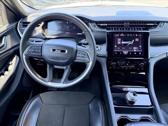 Used 2024 Jeep Grand Cherokee Altitude RWD image 12