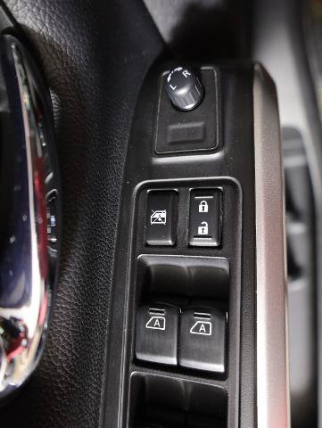 Used 2019 Nissan Titan SV AWD/4WD image 26