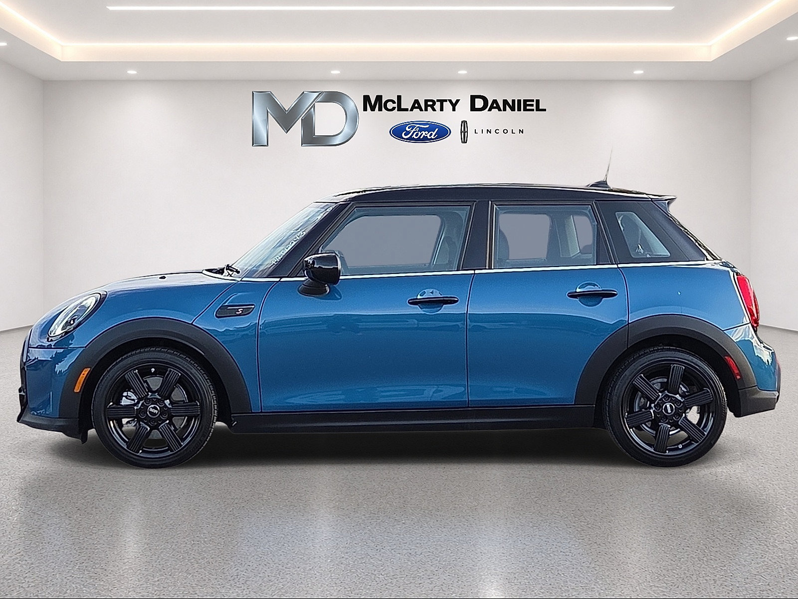 Used 2023 MINI Cooper S FWD image 3