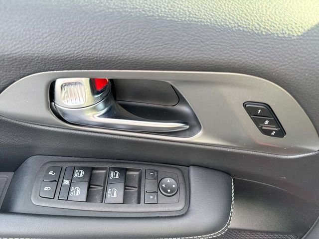Used 2025 Chrysler Pacifica Select image 14