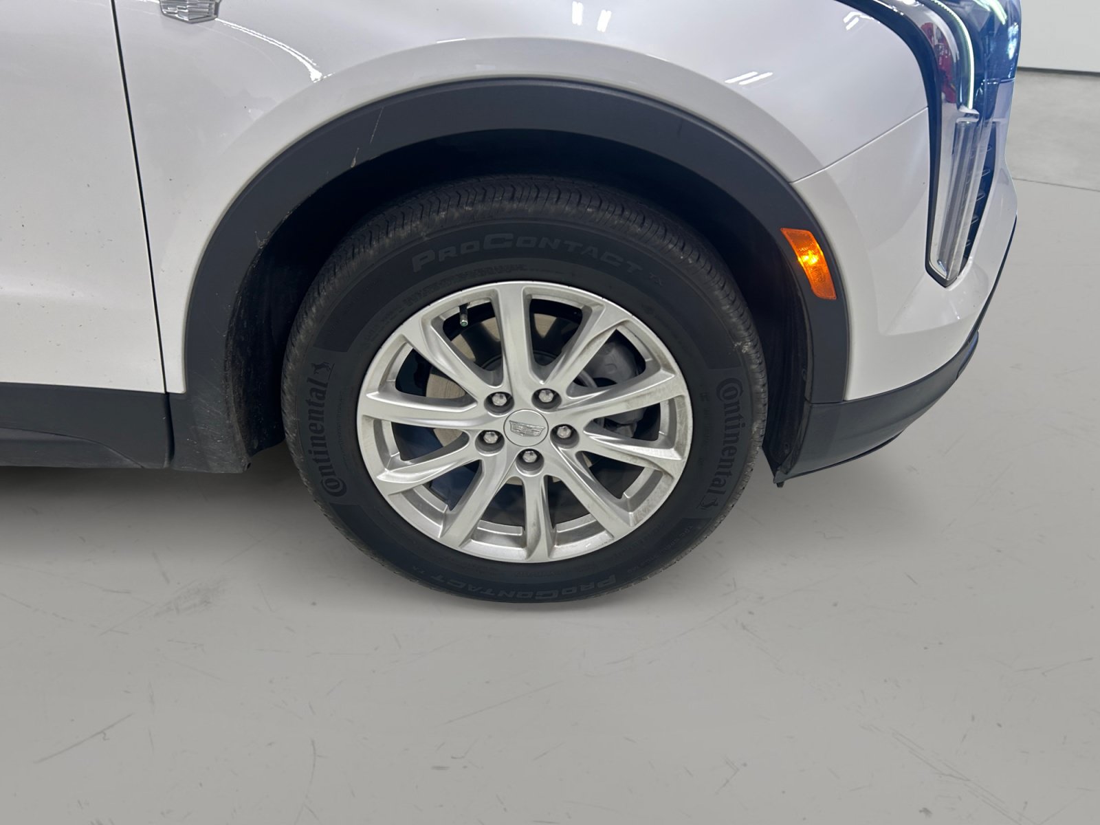 Used 2023 Cadillac XT4 Luxury w/ Cold Weather Package FWD image 10