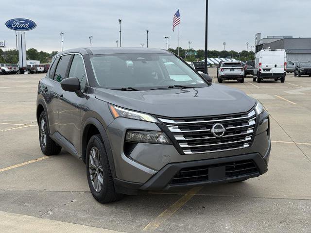 Used 2024 Nissan Rogue S AWD/4WD image 2