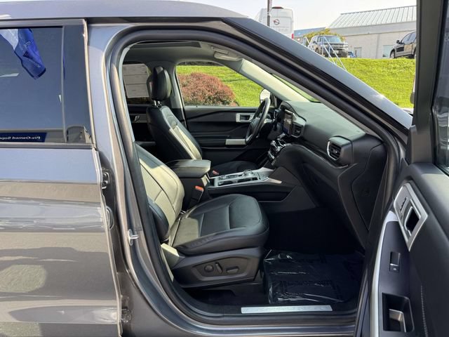 Certified 2022 Ford Explorer Limited w/ Equipment Group 301A AWD/4WD image 11
