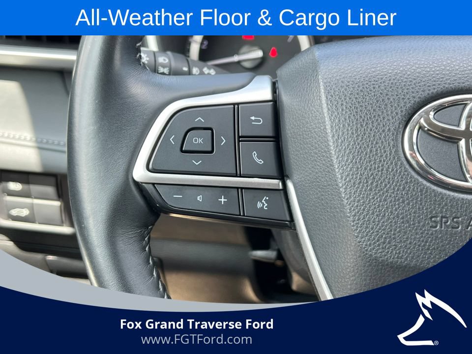 Used 2022 Toyota Highlander XLE AWD/4WD image 21