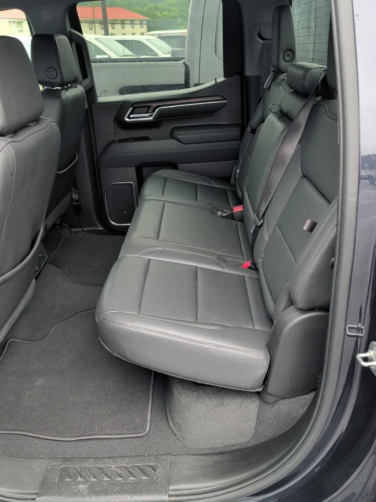 Used 2025 GMC Sierra 1500 SLT RWD image 10