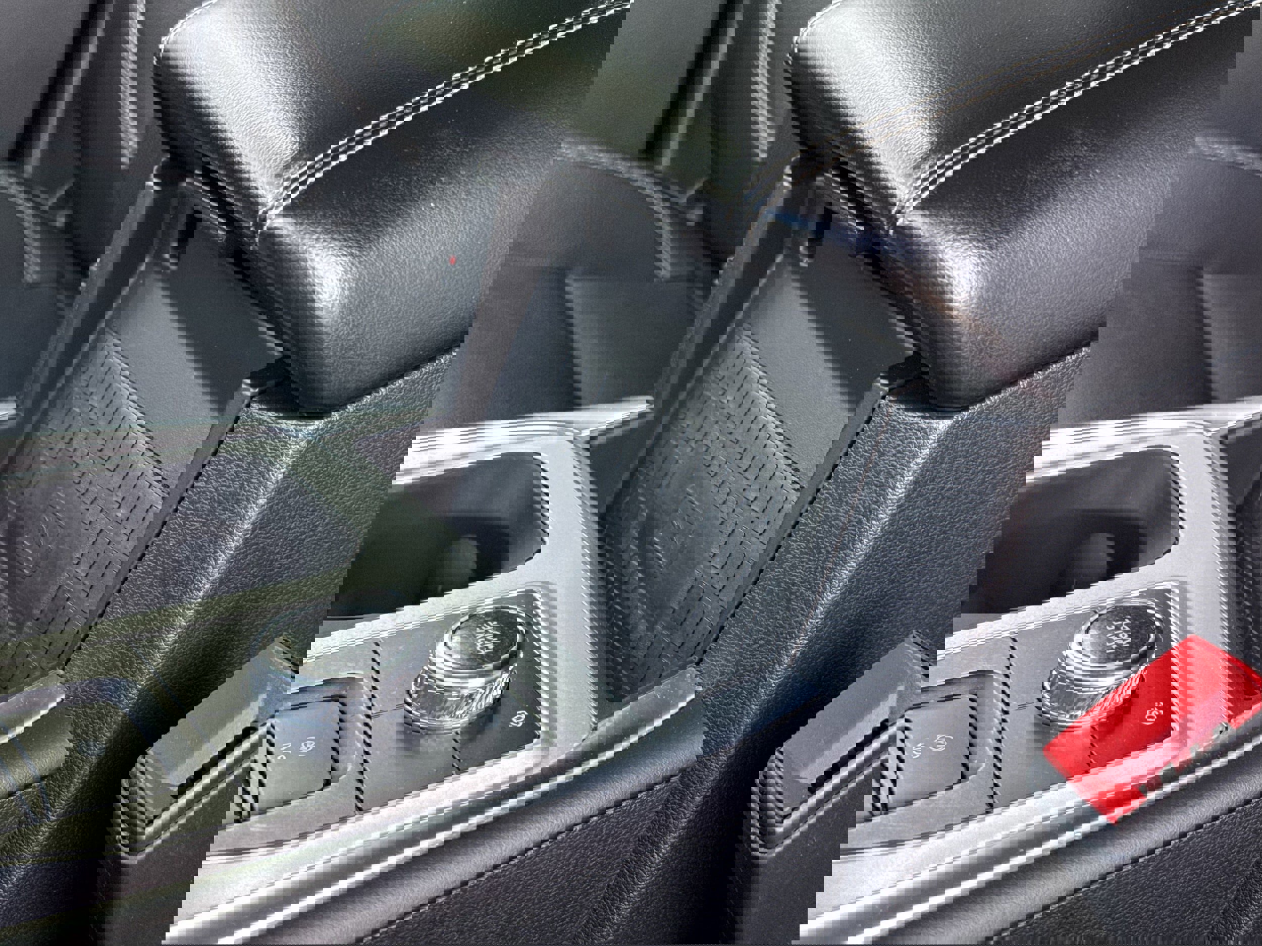 Certified 2023 Ford Explorer Limited w/ Limited Technology Package image 21