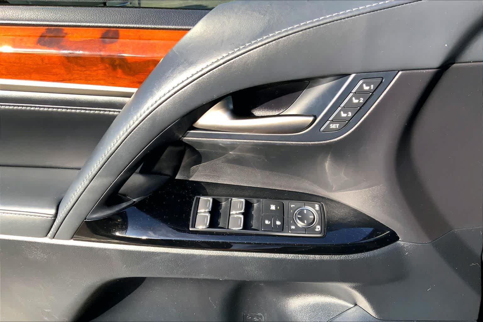 Used 2019 Lexus LX 570 4WD w/ Luxury Package image 33