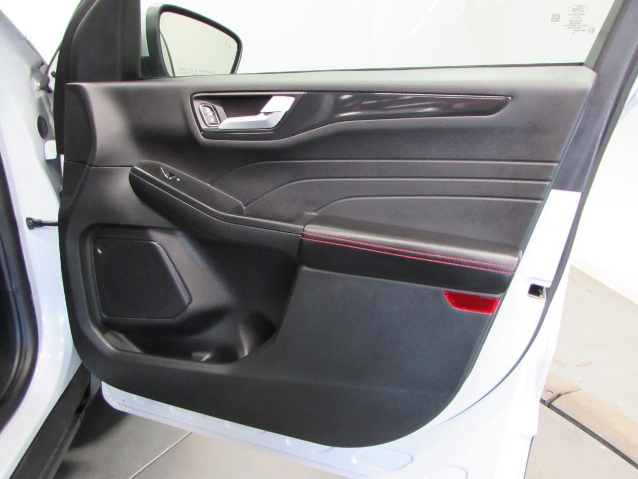 Certified 2025 Ford Escape ST-Line Select AWD/4WD image 16