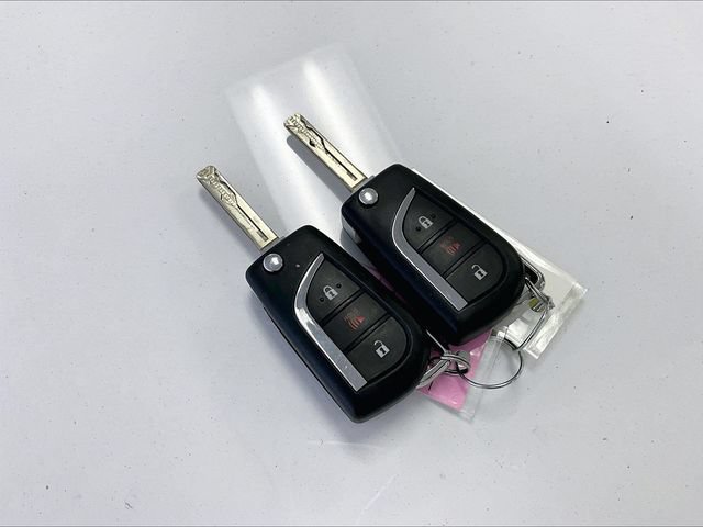 Used 2021 Toyota RAV4 LE AWD/4WD image 9