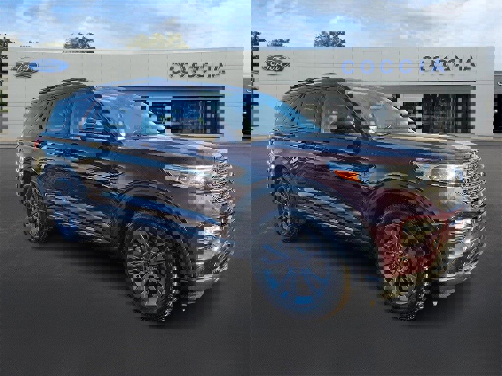 Certified 2023 Ford Explorer XLT w/ Equipment Group 202A image 3