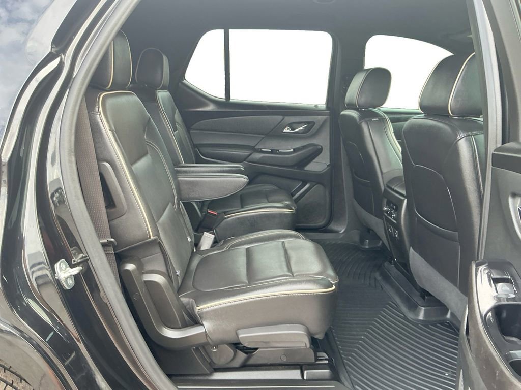 Used 2023 Chevrolet Traverse Premier FWD image 23