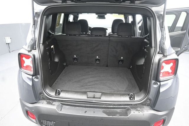 Used 2022 Jeep Renegade Altitude AWD/4WD image 16