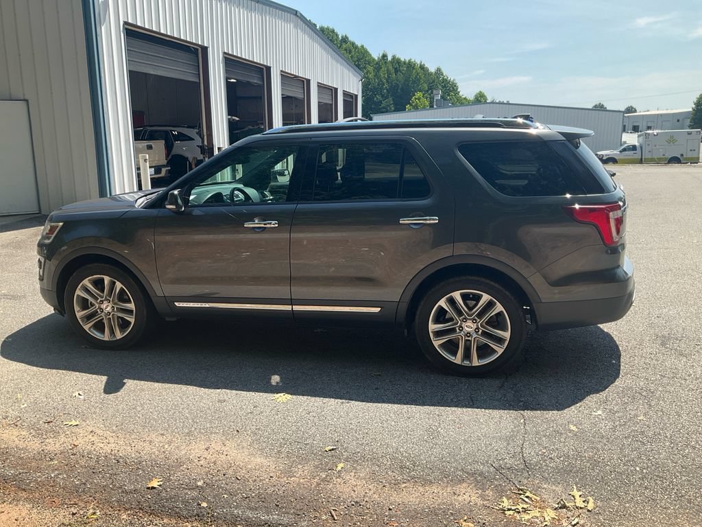 Certified 2017 Ford Explorer Limited FWD image 8