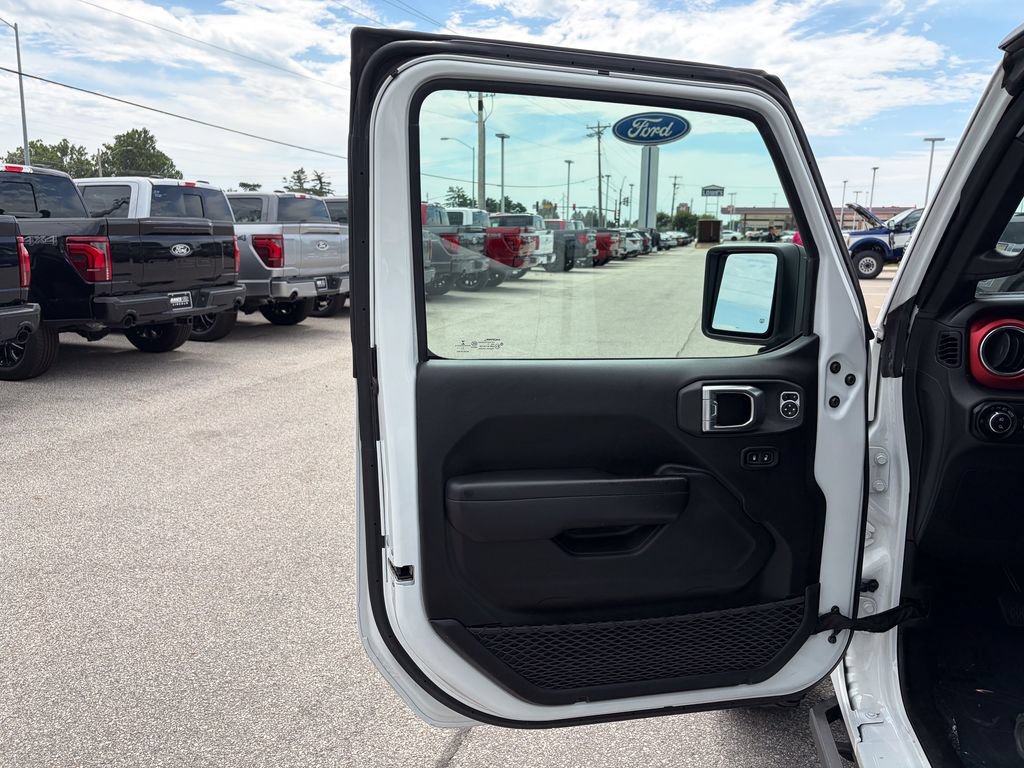 Used 2021 Jeep Gladiator Rubicon AWD/4WD image 11