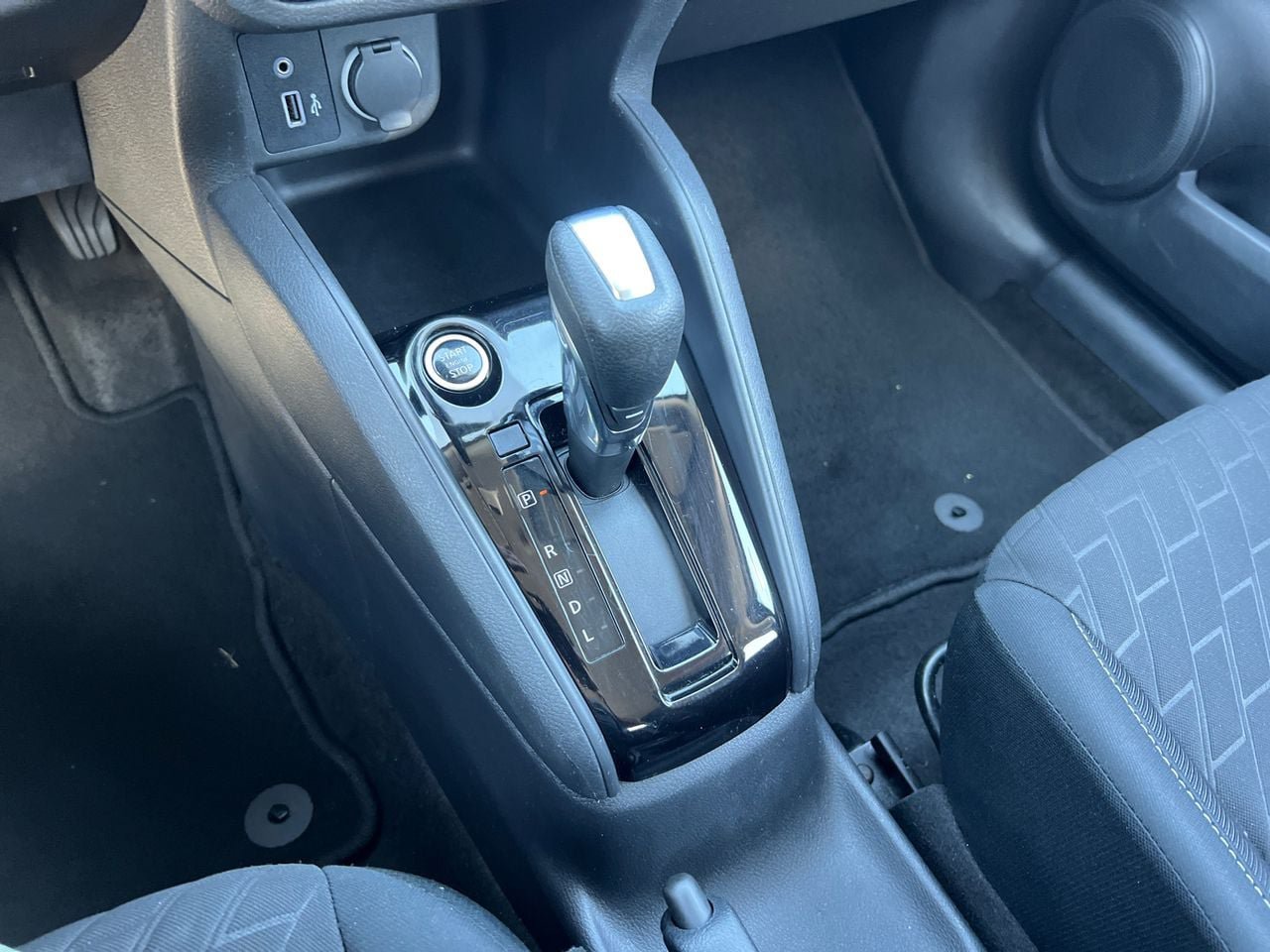 Used 2022 Nissan Kicks S FWD image 27