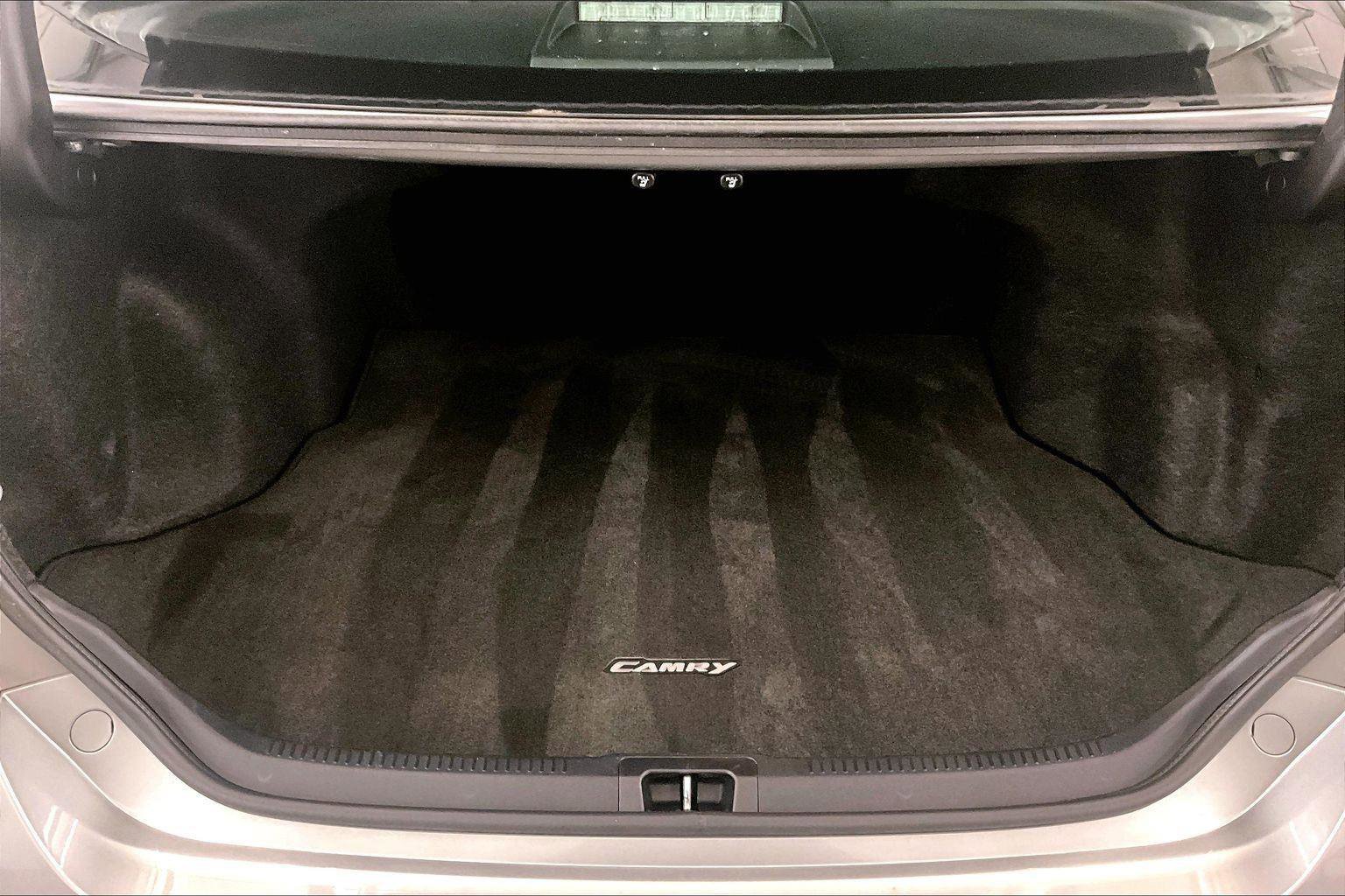 Used 2017 Toyota Camry XLE w/ Moonroof Package image 33