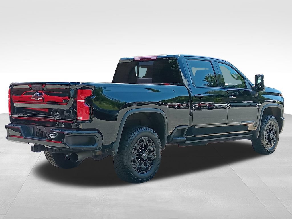 Used 2024 Chevrolet Silverado 2500 High Country w/ Midnight Edition AWD/4WD image 3