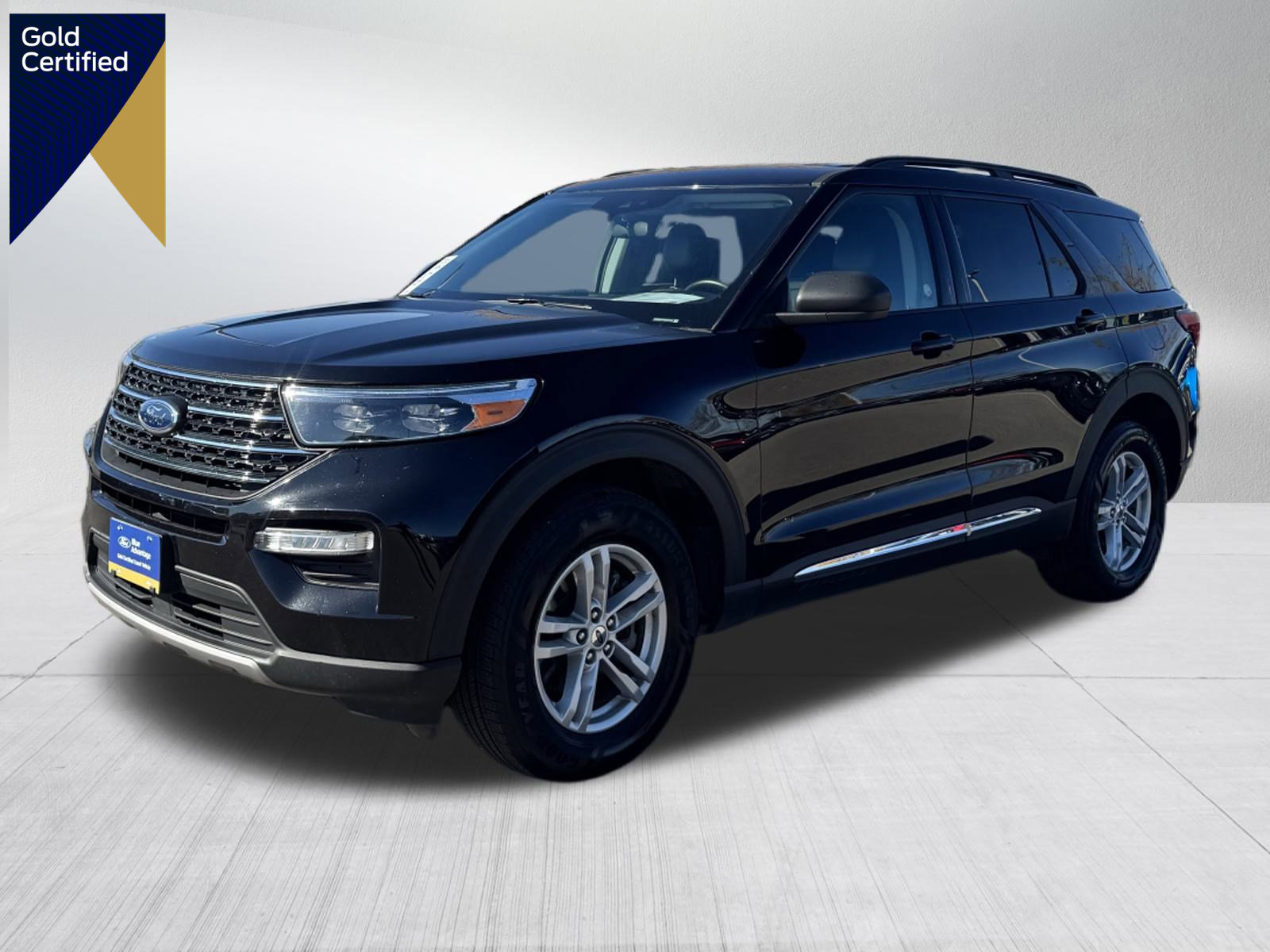 Certified 2024 Ford Explorer XLT w/ Equipment Group 202A image 1