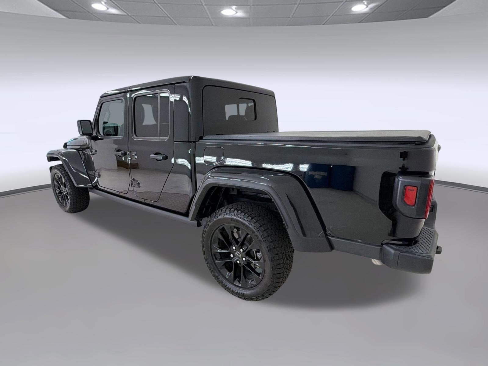 Used 2025 Jeep Gladiator Sport AWD/4WD image 3