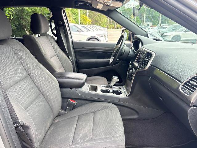 Used 2018 Jeep Grand Cherokee Laredo RWD image 28