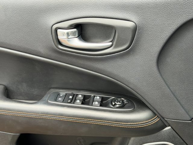 Used 2017 Jeep Compass Limited w/ Navigation Group AWD/4WD image 23