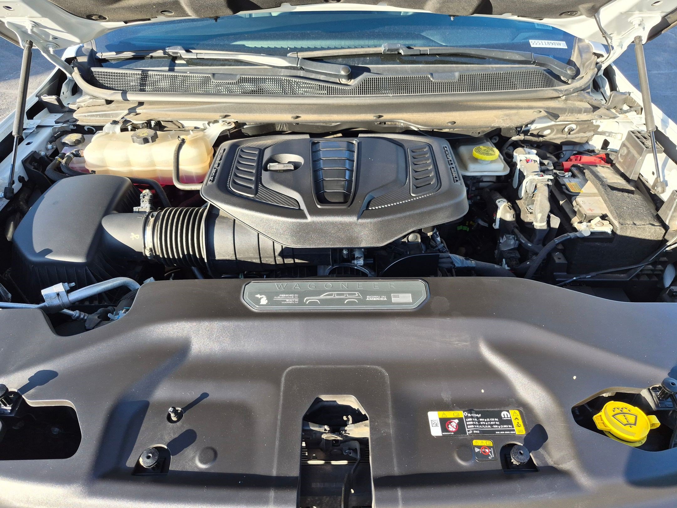 Used 2025 Jeep Wagoneer L Series II AWD/4WD image 37