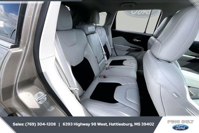 Used 2021 Jeep Cherokee Latitude Plus w/ Mopar Interior Package image 21